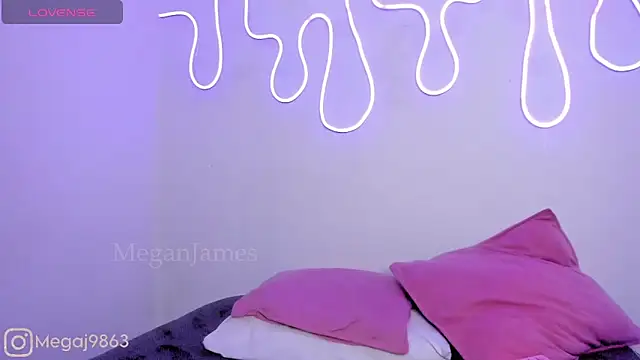 meganjames1 online show from 02.15.25