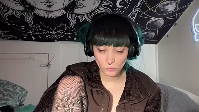 Snapshot of FRRANNKIE chatting on 12.18.24 FRRANNKIE online show from 12.18.24