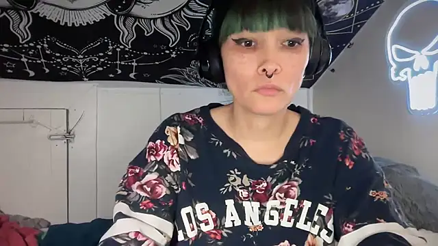 Snapshot of FRRANNKIE chatting on 12.19.24 FRRANNKIE online show from 12.19.24