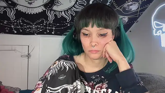 Snapshot of FRRANNKIE chatting on 12.19.24 FRRANNKIE online show from 12.19.24