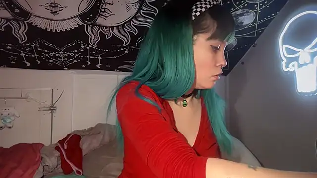 Snapshot of FRRANNKIE chatting on 12.29.24 FRRANNKIE online show from 12.29.24