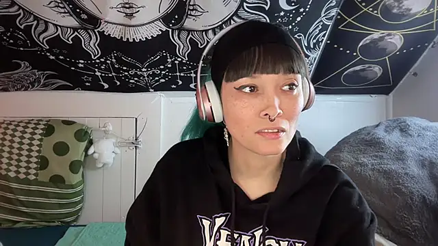 Snapshot of FRRANNKIE chatting on 02.21.25 FRRANNKIE online show from 02.21.25