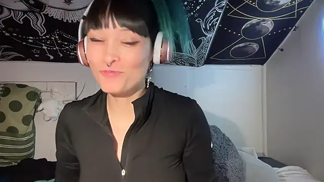 Snapshot of FRRANNKIE chatting on 02.24.25 FRRANNKIE online show from 02.24.25