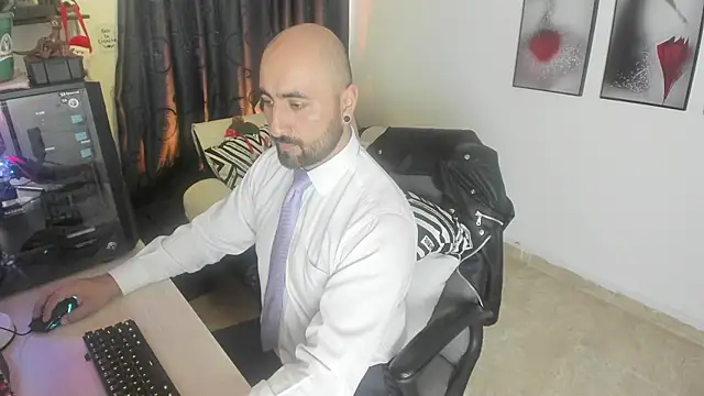Snapshot of Leon_1234 chatting on 12.28.24 Leon 1234 online show from 12.28.24