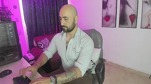 Snapshot of Leon_1234 chatting on 01.08.25 Leon 1234 online show from 01.08.25