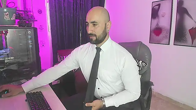 Snapshot of Leon_1234 chatting on 01.11.25 Leon 1234 online show from 01.11.25