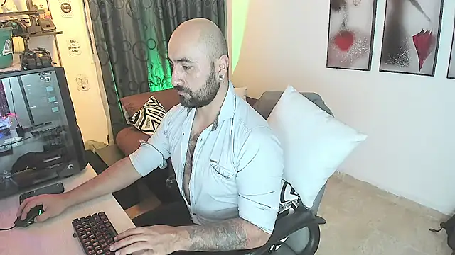Snapshot of Leon_1234 chatting on 01.13.25 Leon 1234 online show from 01.13.25