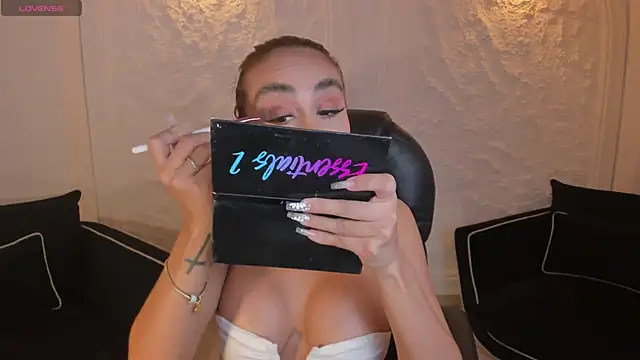 DannaCruz online show from 11.23.25