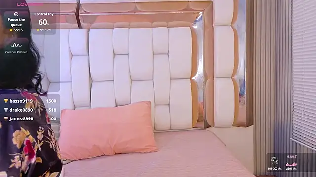 valkiria moore online show from 09.20.25