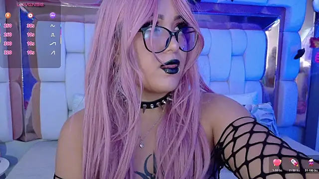 valkiria moore online show from 10.18.25