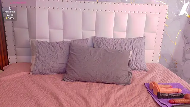 valkiria moore online show from 12.19.25