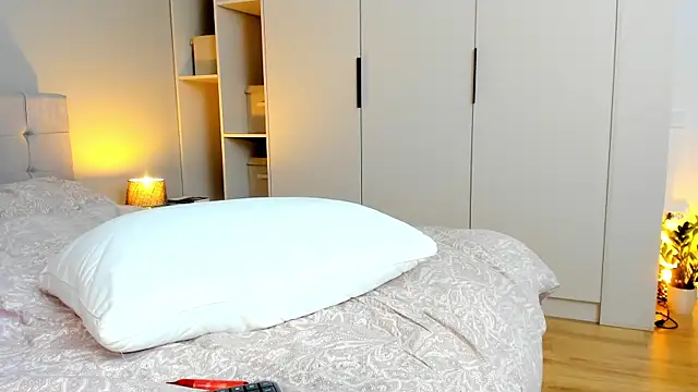 Snapshot of june_desire chatting on 02.09.25 june desire online show from 02.09.25