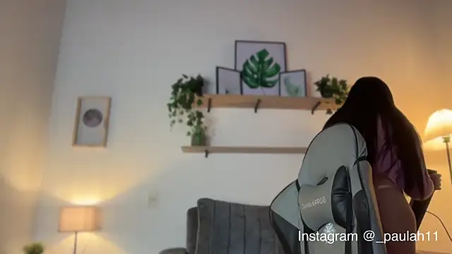 Snapshot of Paulah_x chatting on 11.13.25 Paulah x online show from 11.13.25