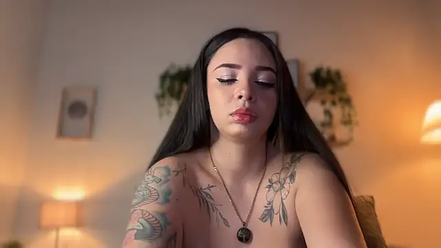 Snapshot of Paulah_x chatting on 11.19.25 Paulah x online show from 11.19.25