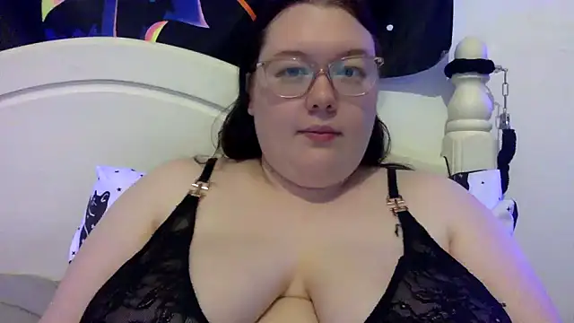 Snapshot of Sexycurvyemilyy chatting on 09.20.25 Sexycurvyemilyy online show from 09.20.25