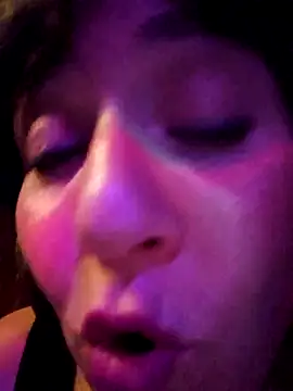 Snapshot of SkyelarSommer chatting on 10.28.25 SkyelarSommer online show from 10.28.25