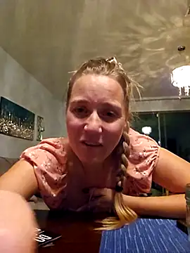 Snapshot of SkyelarSommer chatting on 10.30.25 SkyelarSommer online show from 10.30.25