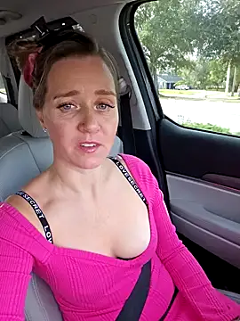 Snapshot of SkyelarSommer chatting on 12.15.25 SkyelarSommer online show from 12.15.25