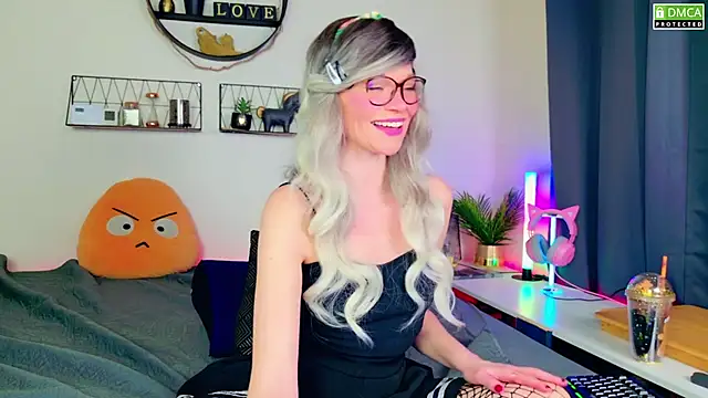 Snapshot of Kittychatte chatting on 01.22.25 Kittychatte online show from 01.22.25