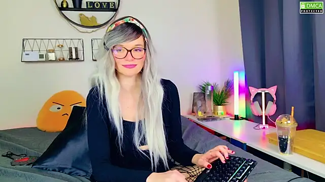 Snapshot of Kittychatte chatting on 01.25.25 Kittychatte online show from 01.25.25