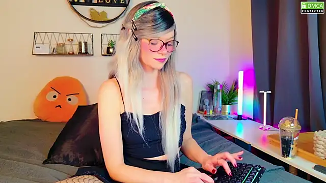 Snapshot of Kittychatte chatting on 02.13.25 Kittychatte online show from 02.13.25