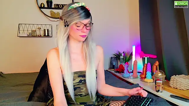 Snapshot of Kittychatte chatting on 03.16.25 Kittychatte online show from 03.16.25