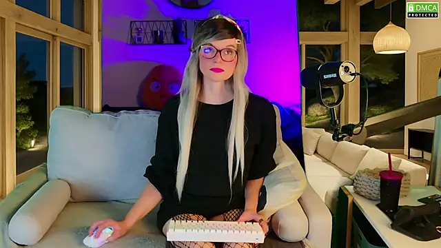 Snapshot of Kittychatte chatting on 10.07.25 Kittychatte online show from 10.07.25