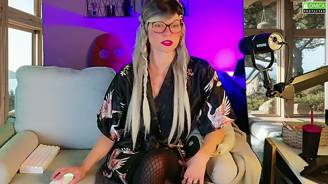 Snapshot of Kittychatte chatting on 10.12.25 Kittychatte online show from 10.12.25