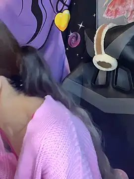 LaPetitechienne1 online show from 12.22.24