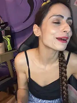 LaPetitechienne1 online show from 12.30.24