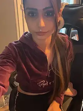 LaPetitechienne1 online show from 01.14.25