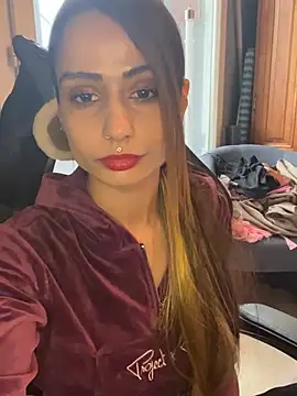 LaPetitechienne1 online show from 01.14.25