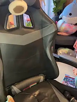 LaPetitechienne1 online show from 02.13.25