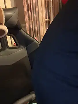 LaPetitechienne1 online show from 02.13.25