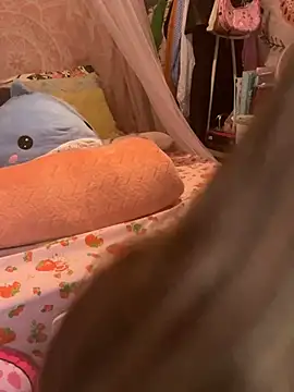 LaPetitechienne1 online show from 02.19.25