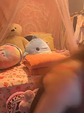 LaPetitechienne1 online show from 02.28.25