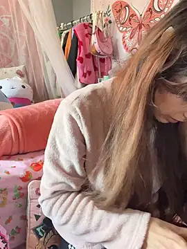 LaPetitechienne1 online show from 03.18.25