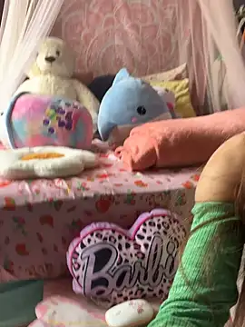 LaPetitechienne1 online show from 03.21.25