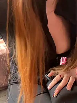 LaPetitechienne1 online show from 02.25.26