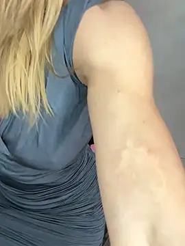 Snapshot of Milf_Tea chatting on 02.24.25 Milf Tea online show from 02.24.25