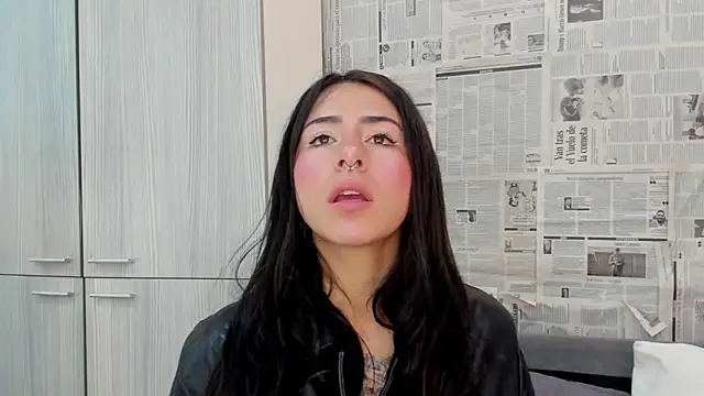 Mhelanny2 online show from 01.25.25