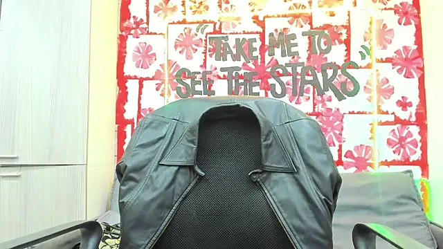 Mhelanny2 online show from 02.19.25