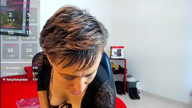 Snapshot of yasmin_goldenst chatting on 03.15.25 yasmin goldenst online show from 03.15.25