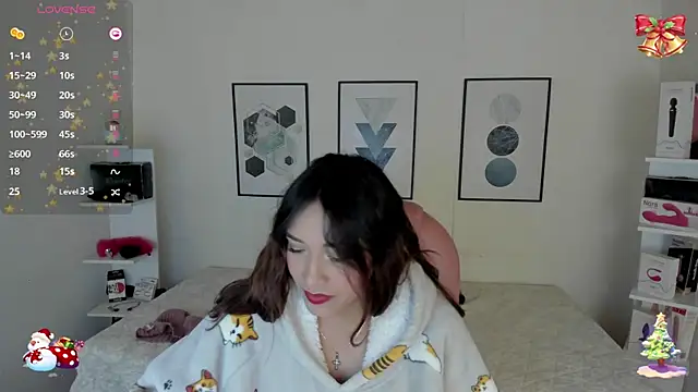 Snapshot of cristal__hot_1 chatting on 12.14.24 cristal hot 1 online show from 12.14.24