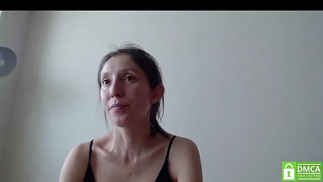 Sophi Cute online show from 10.21.25