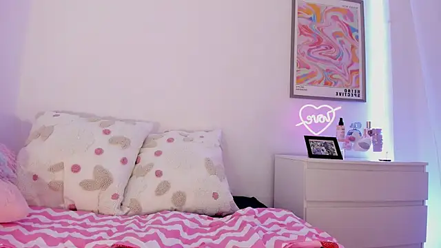 Snapshot of _viioletweekend_ chatting on 02.22.25 viioletweekend online show from 02.22.25