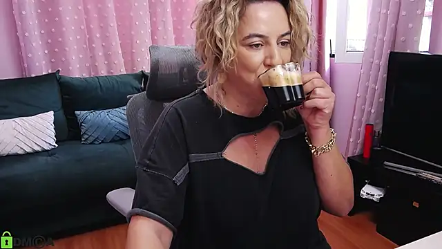 CarrieLoveX online show from 09.22.25