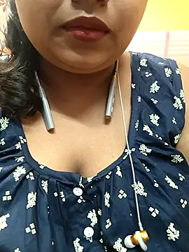 Snapshot of Sophiaboudi chatting on 02.26.25 Sophiaboudi online show from 02.26.25