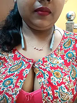 Snapshot of Sophiaboudi chatting on 03.05.25 Sophiaboudi online show from 03.05.25