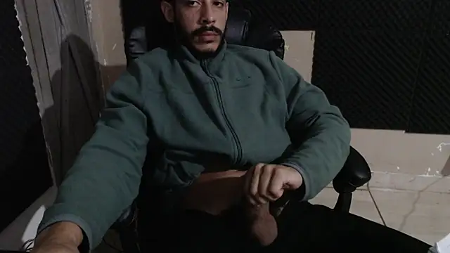 MachoScorpionCaralho online show from 04.21.26